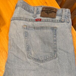 Wrangler Men's Relaxed Fit Light Blue Jeans